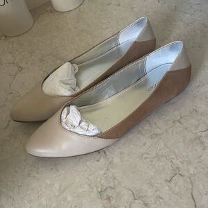 Nude/beige leather/suede flats